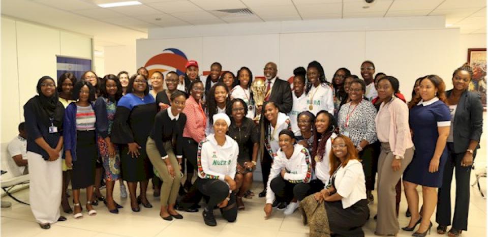 Group photograph of D'Tigress and male Total staff
