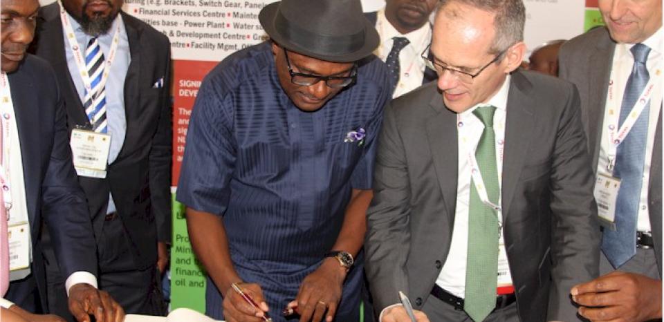 Nigeria-Engr. Simbi Kesiye Wabote and Mr Terraz signing
